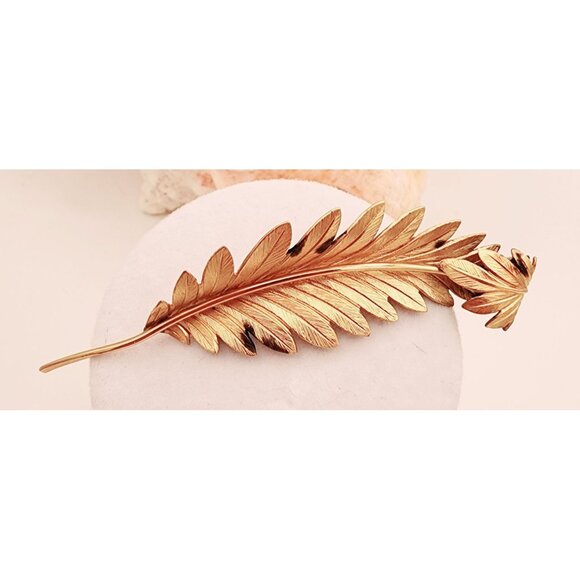 Gold Tone Wells  Aged 14K GF Brooch Pin Unique Fall Dried Curled Leaf Design! - Picture 1 of 4